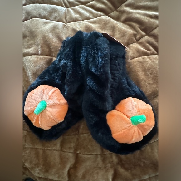 Target Halloween Pumpkin Slipper Socks Size 5-7 - Picture 2 of 3